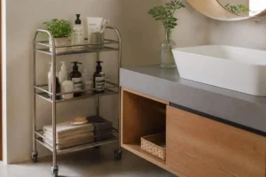 WEB PLUSE | Smart styling, Interior Design and Fashion Blog 1 A three-tier rolling storage cart in a small apartment bathroom