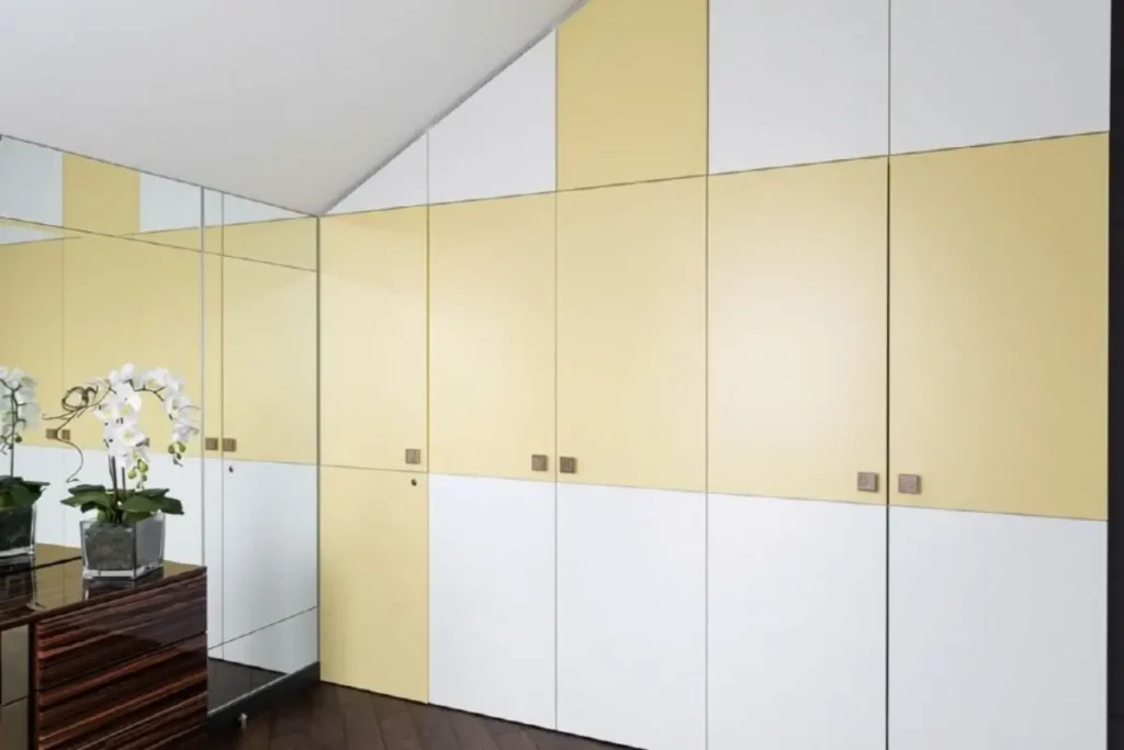 15 best two-colour combinations for a wardrobe in a small bedroom 10 light yellow and white dual tone sunmica wardrobe in small bedroom.