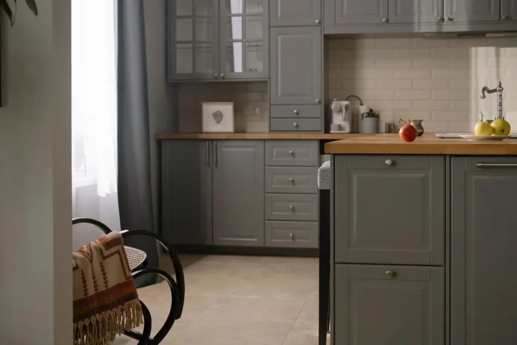 low cost kitchen cabinates paint.